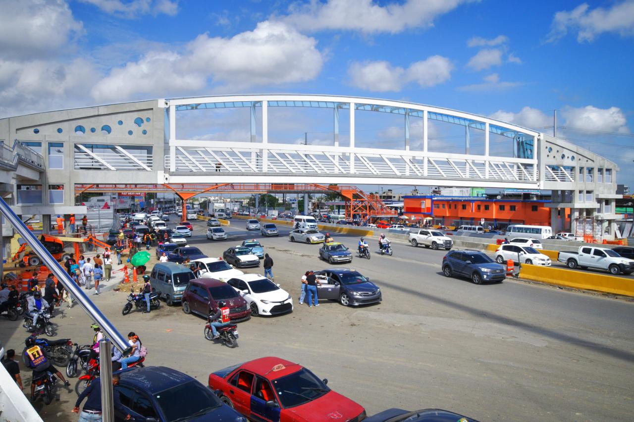 Kilómetro 9 inaugura nuevo puente peatonal