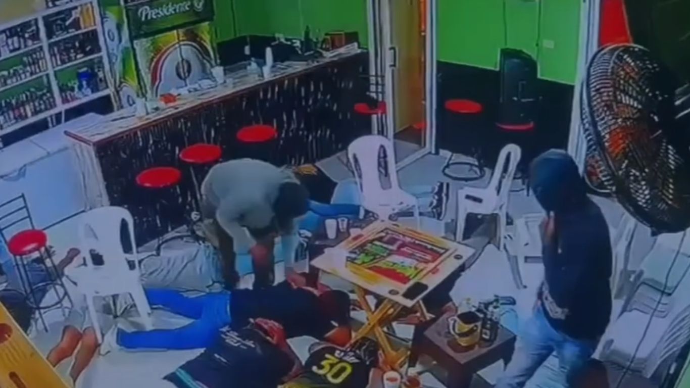 Individuos armados atracan a varios clientes en colmadón de Navarrete