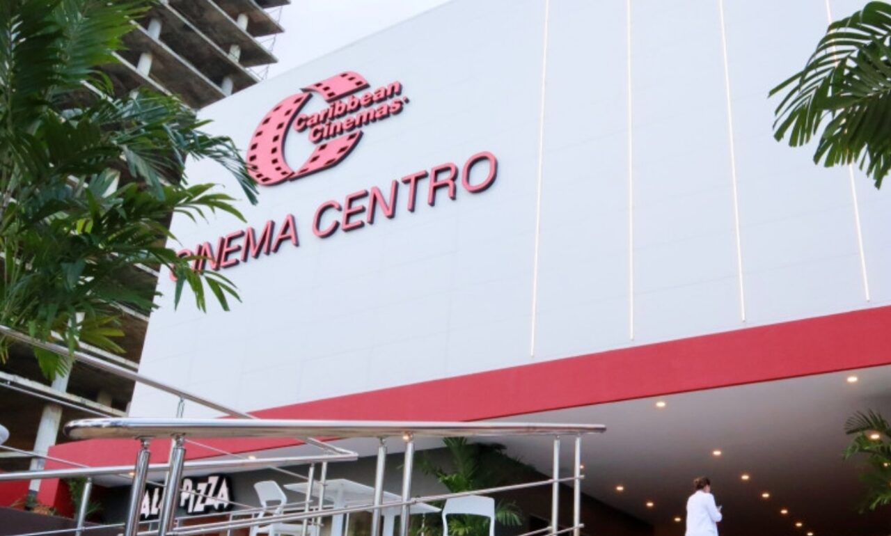 Tiroteo en Cinema Centro deja un muerto y un policía herido