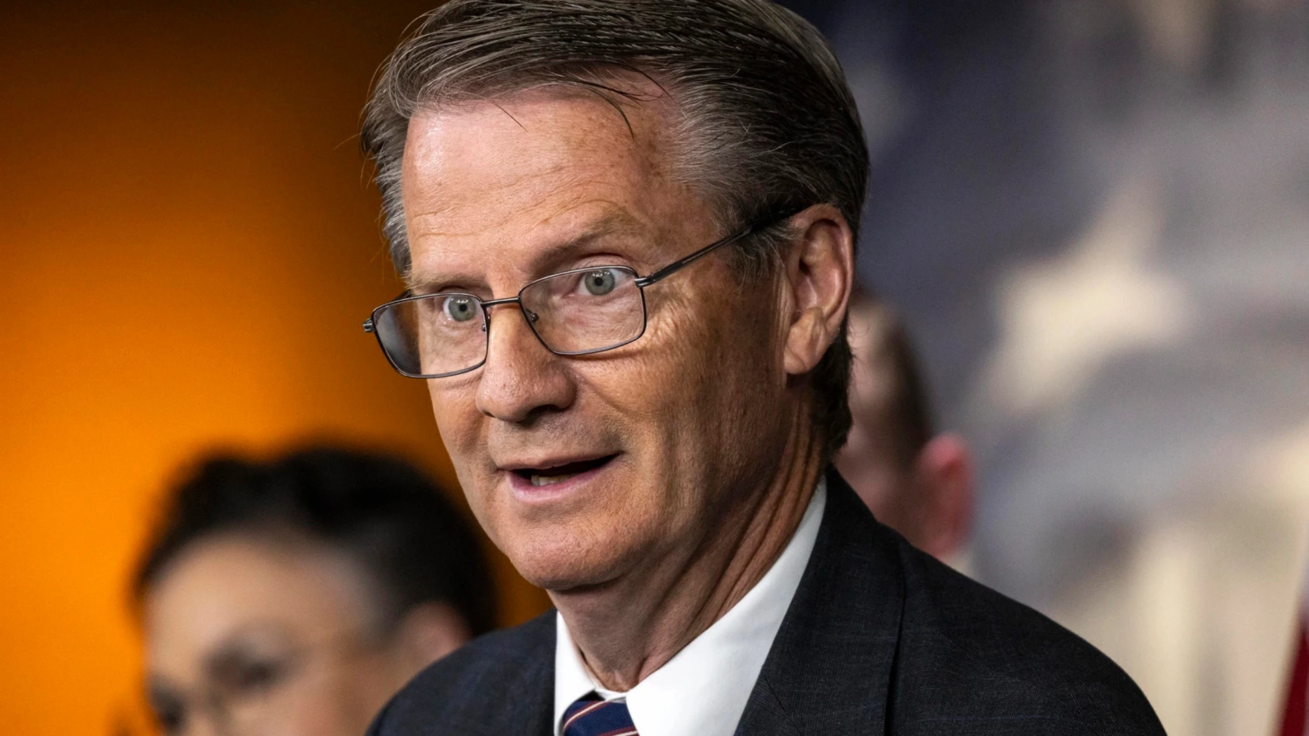 Político de EE.UU. advierte sobre desapariciones de un general y una científica de la NASA