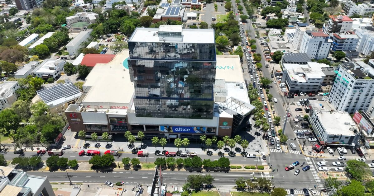 Evacuan plaza Downtown Center tras fuga de gas