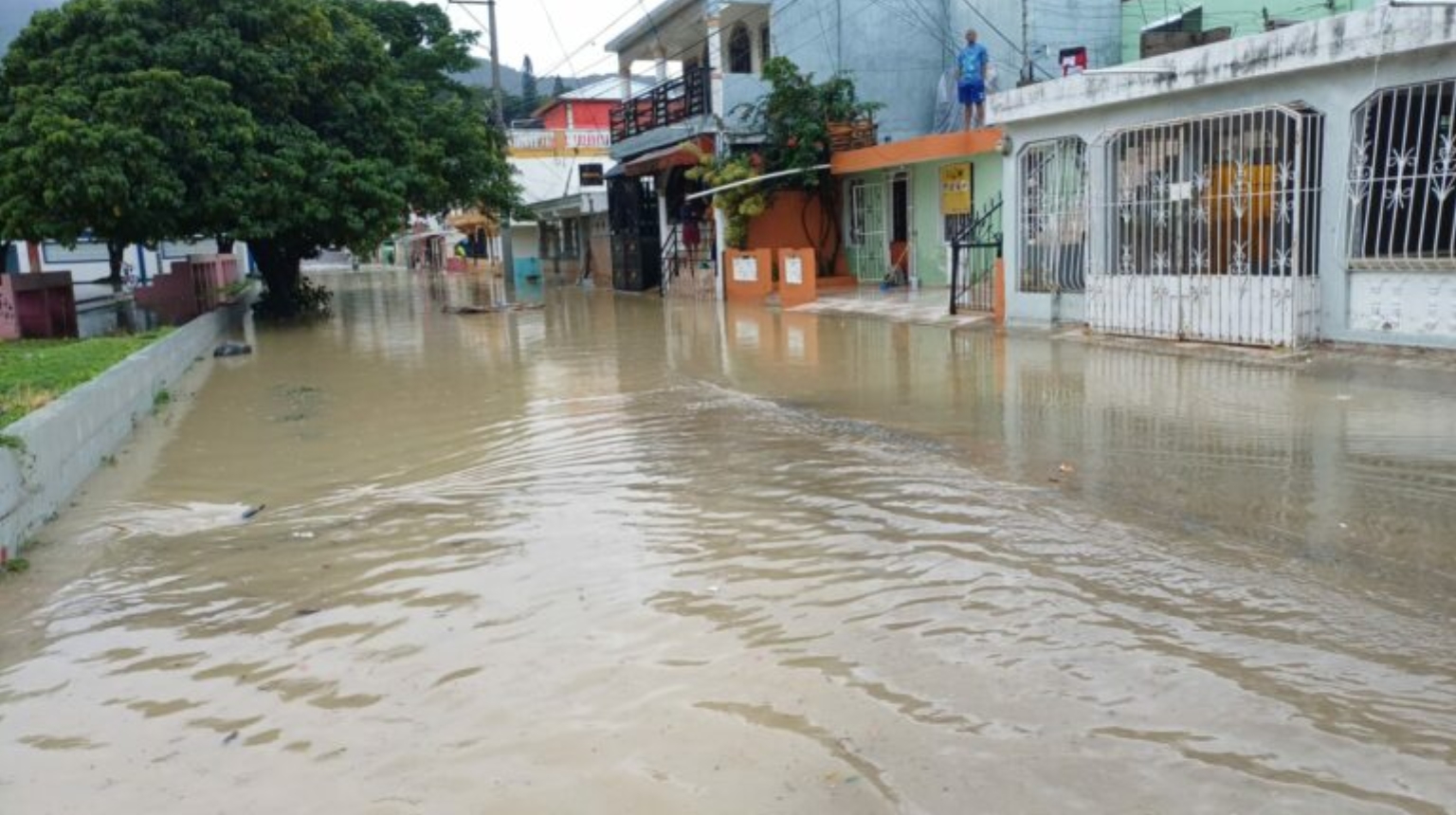 Lluvias intensas causan inundaciones en varios sectores del país