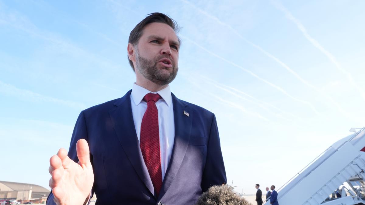 Trump amenaza con bombardeos mientras Vance negocia con Irán