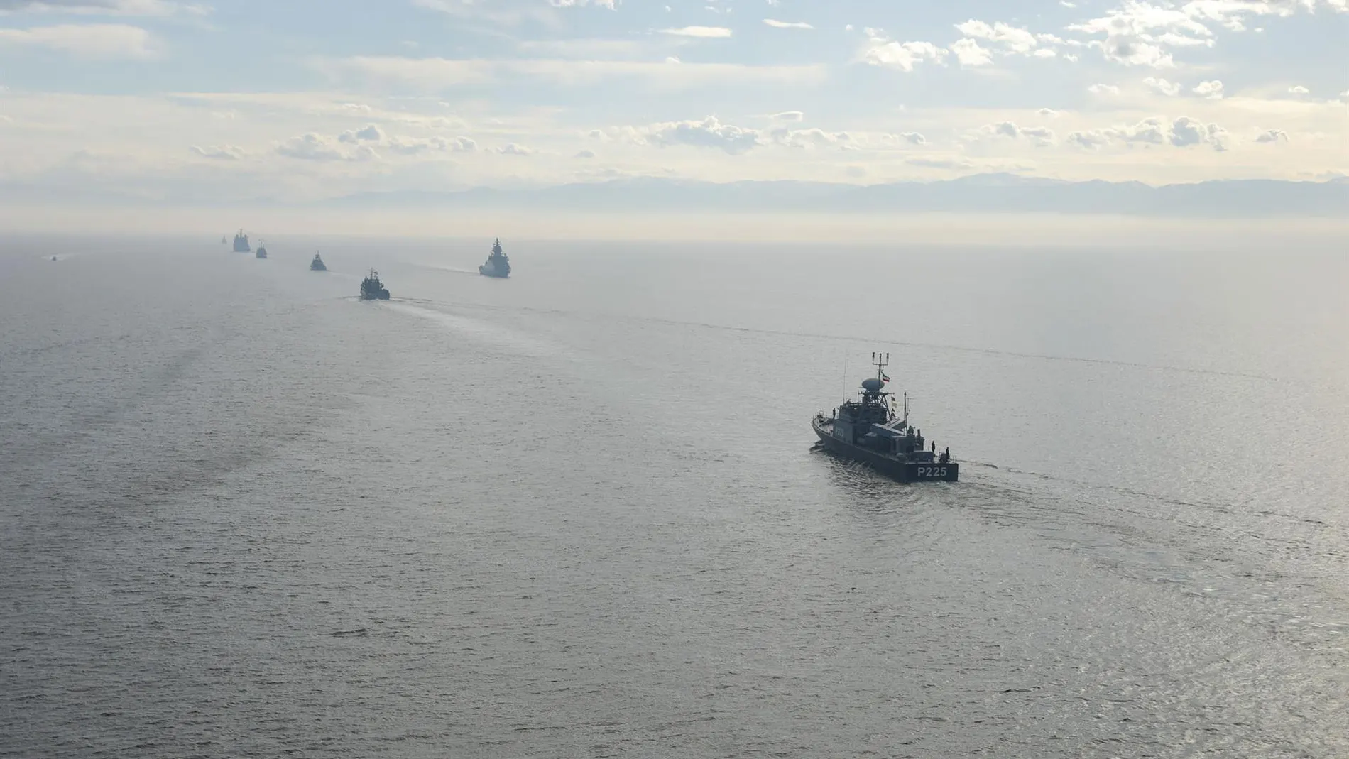 EE UU obliga a seis buques a retroceder en Ormuz