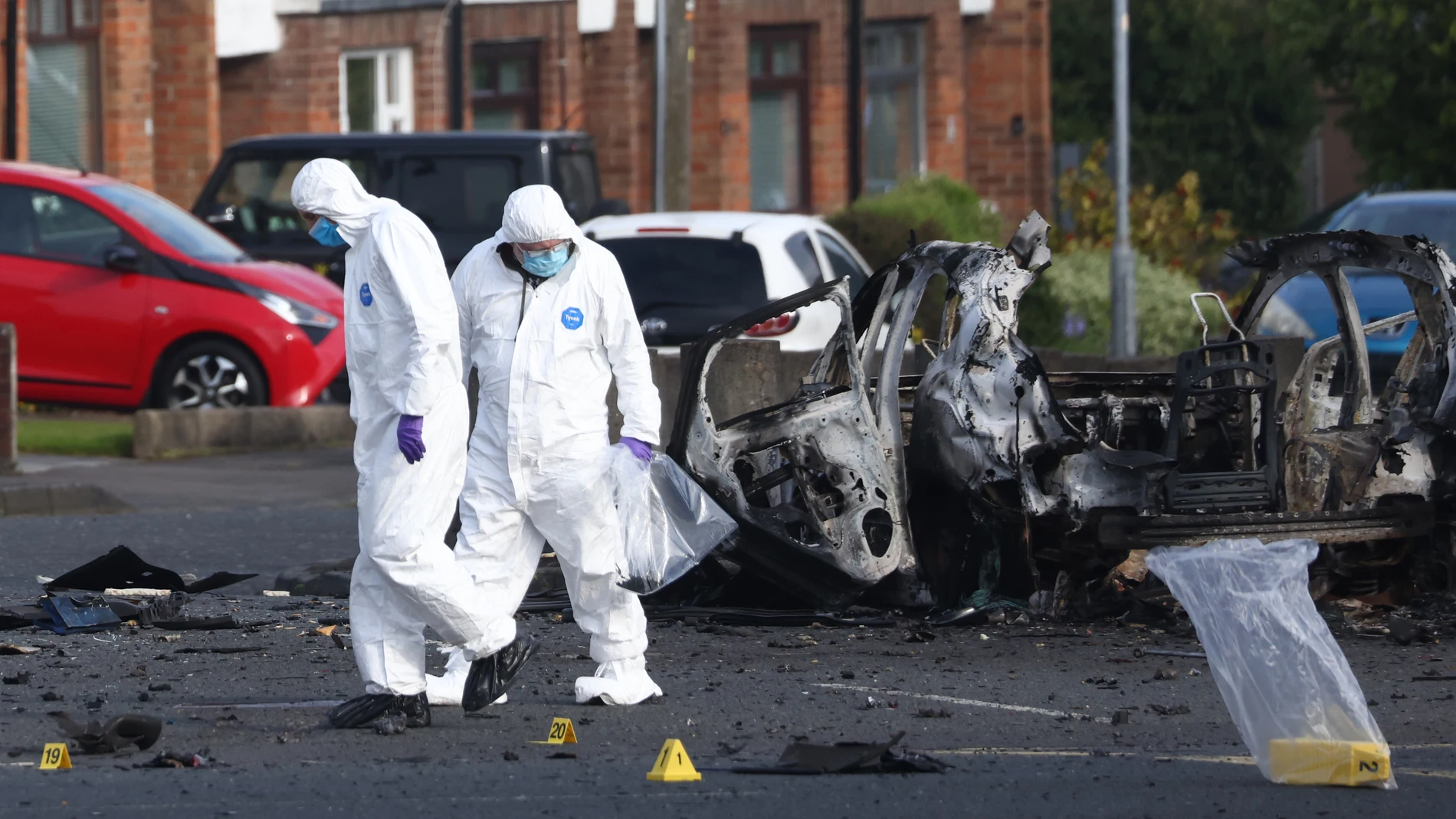 Coche bomba estalla frente a comisaría en Belfast