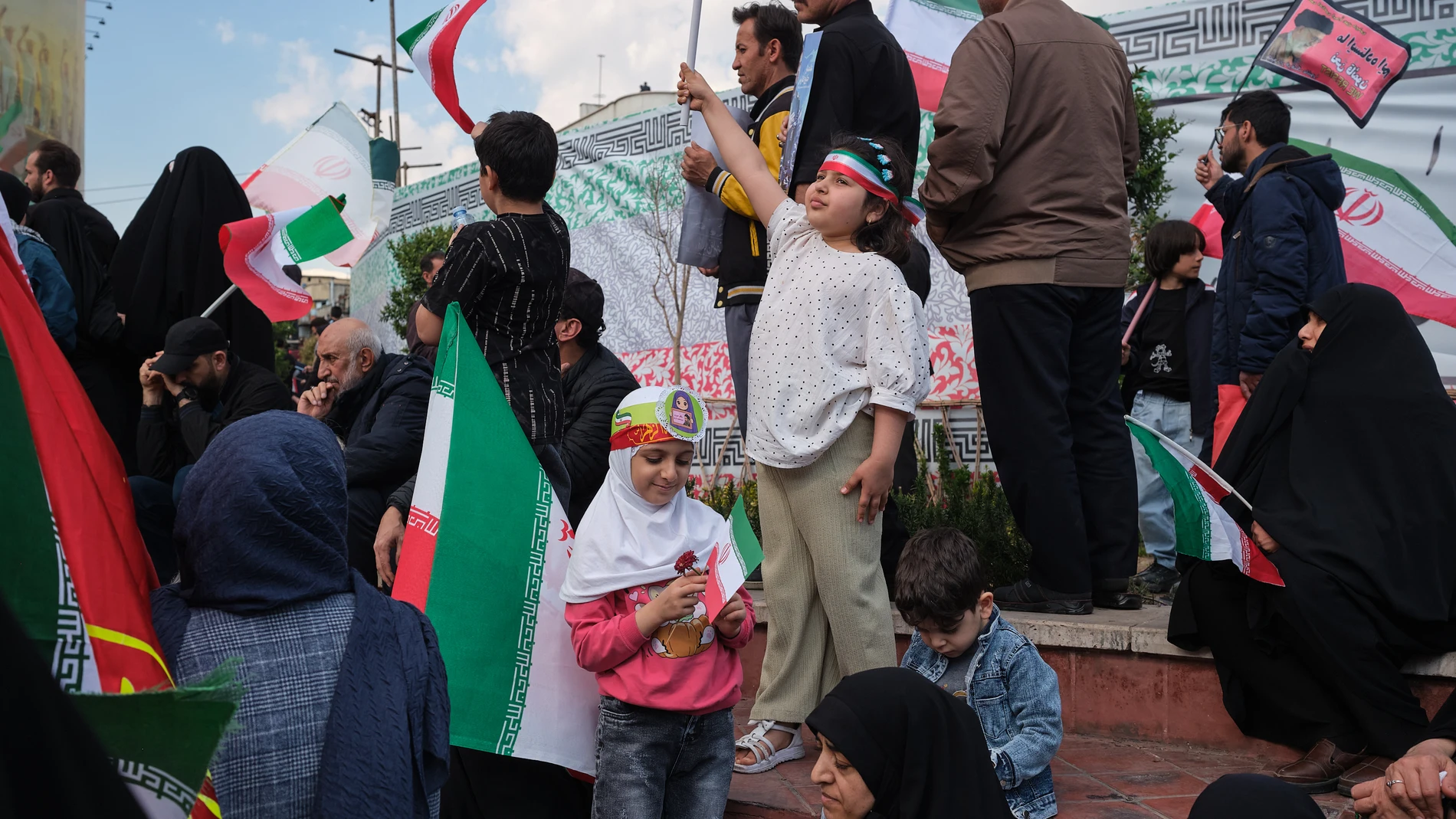 Irán solicita a jóvenes formar cadenas humanas en centrales nucleares