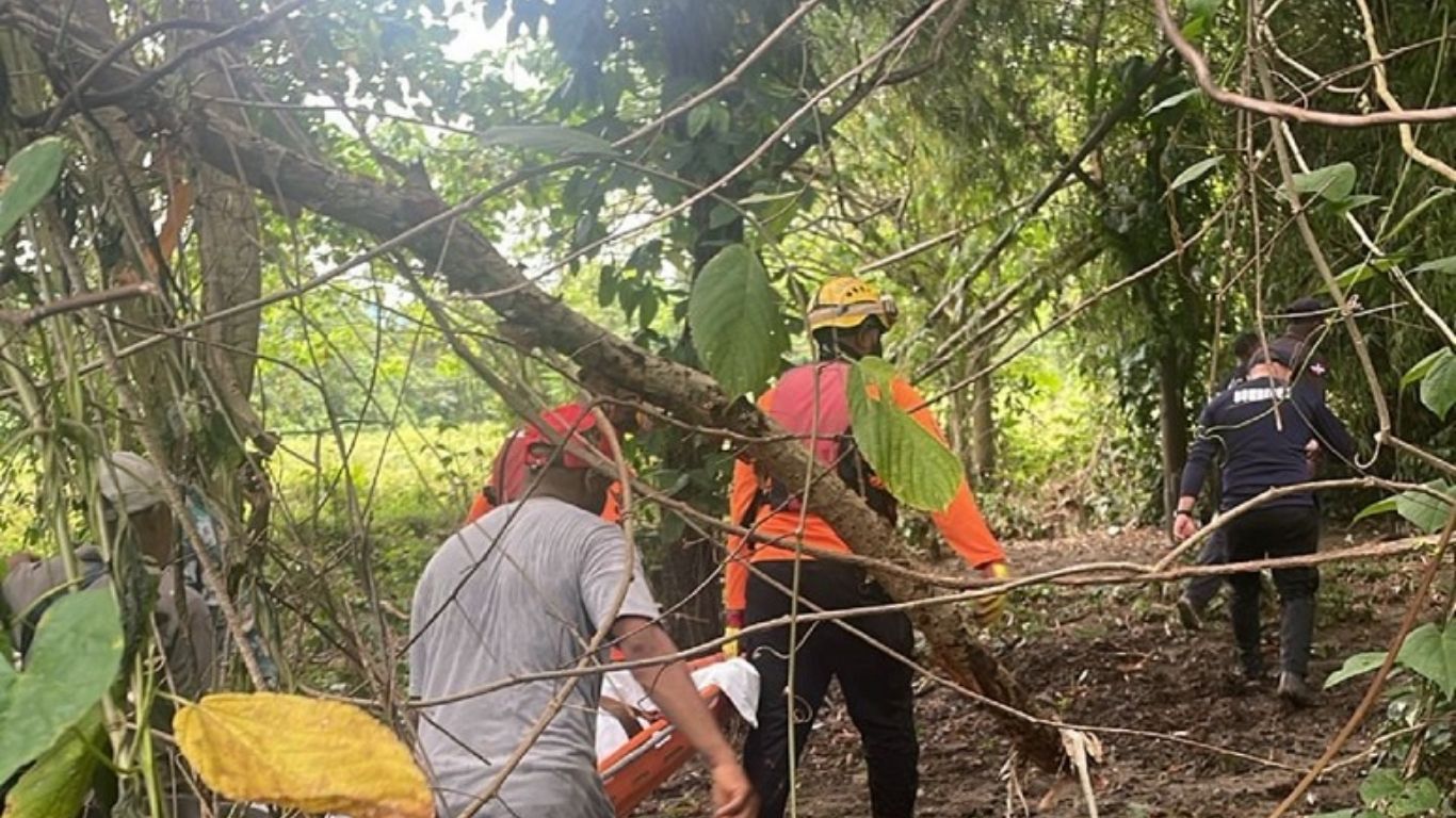 Recuperan cuerpos de niña y joven arrastrados por río Cabuya