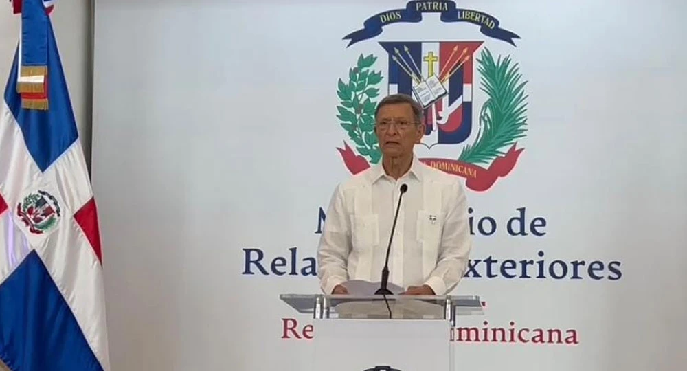 Gobierno centralizará ingresos consulares y anunciará nueva escala salarial