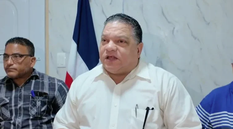 Mario Díaz propone reforma integral al sistema de motoconchos