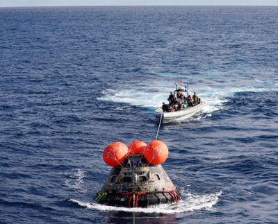 Cápsula Orión de Artemis II se separa para amerizar en el Pacífico