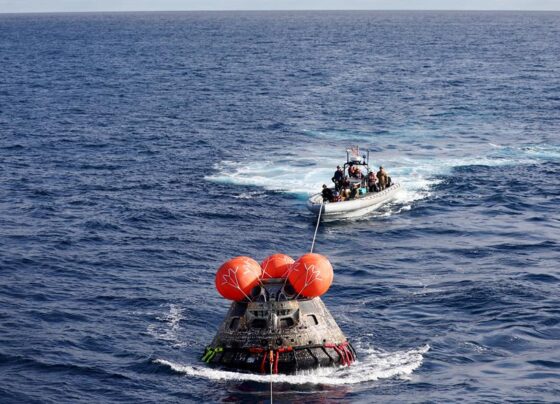 Cápsula Orión de Artemis II se separa para amerizar en el Pacífico