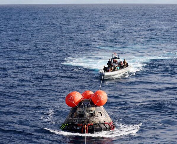 Cápsula Orión de Artemis II se separa para amerizar en el Pacífico