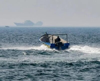 Trump amenaza con destruir barcos iraníes que desafíen el bloqueo