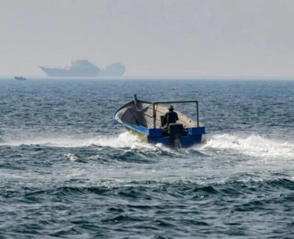 Trump amenaza con destruir barcos iraníes que desafíen el bloqueo