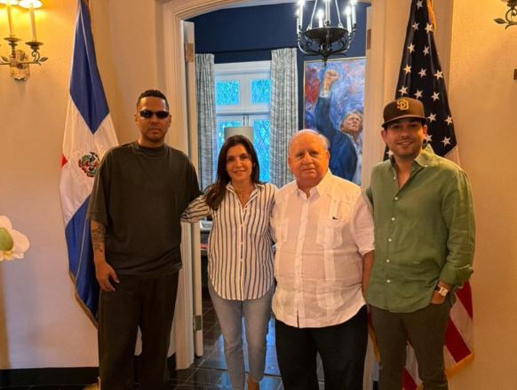 Embajadora de EE. UU. elogia al doctor Fadul en autismo