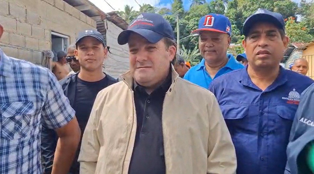 Paliza inspecciona zonas afectadas por lluvias en Puerto Plata