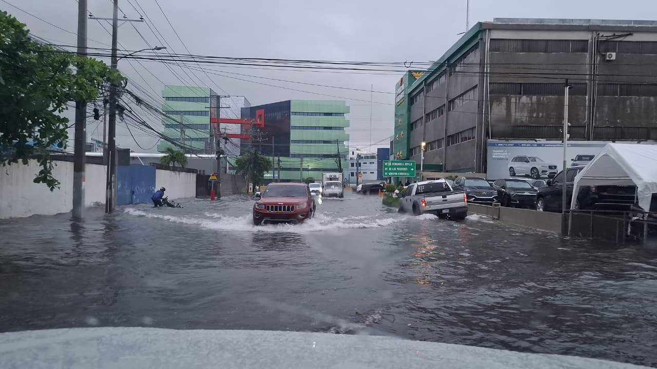 Abinader declara emergencia en cinco provincias y DN