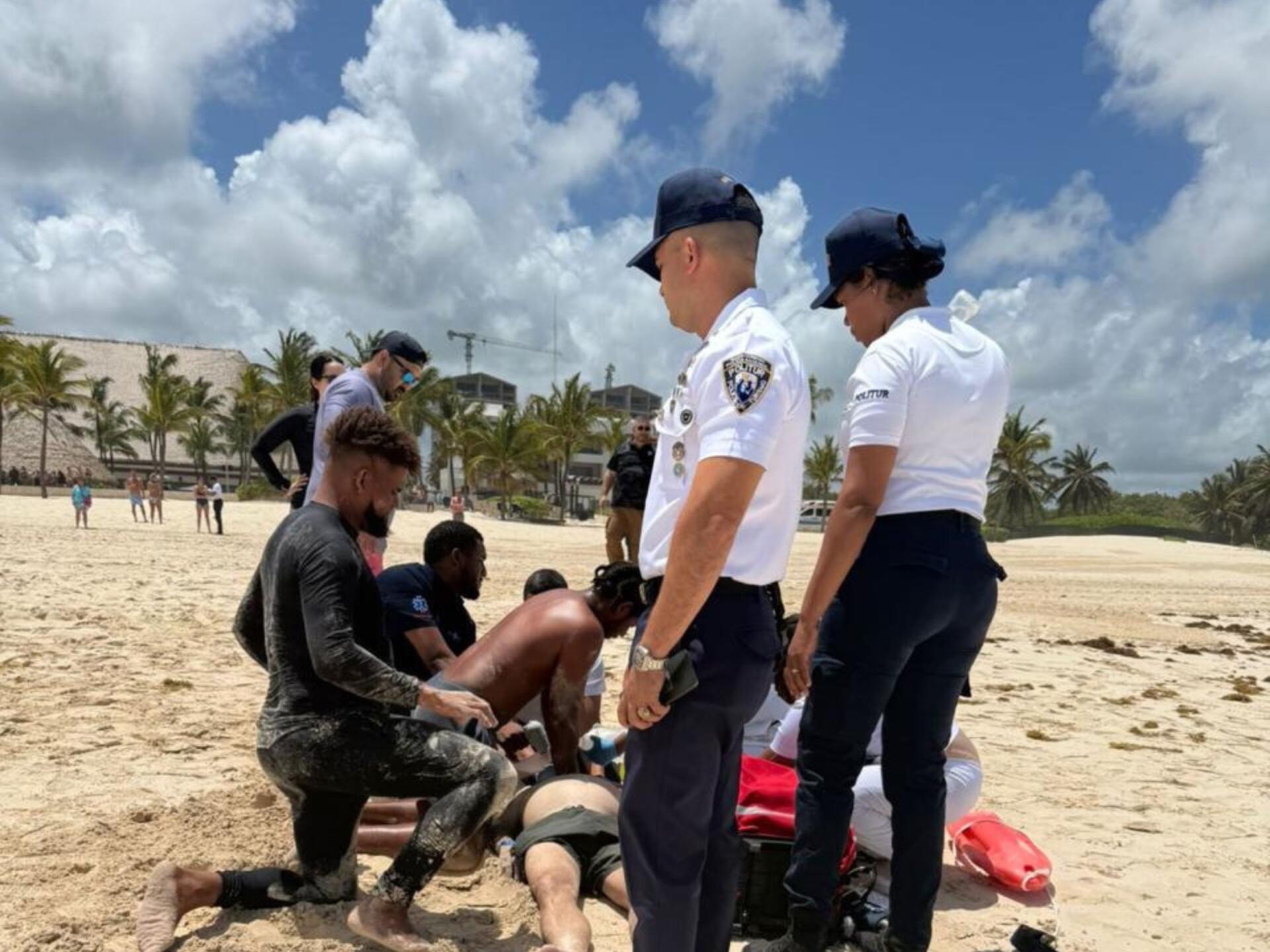 Turista colombiano fallece tras ser arrastrado por olas en Bávaro