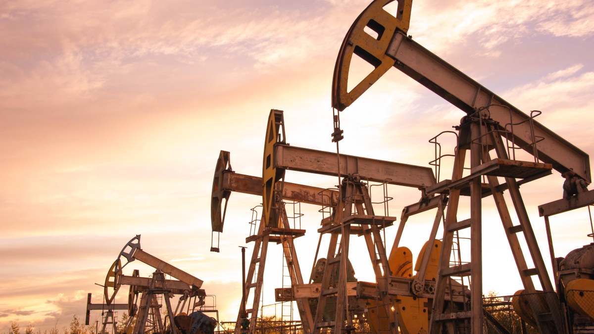 Petróleo de Texas sube 6,95 % y alcanza 106,8 dólares