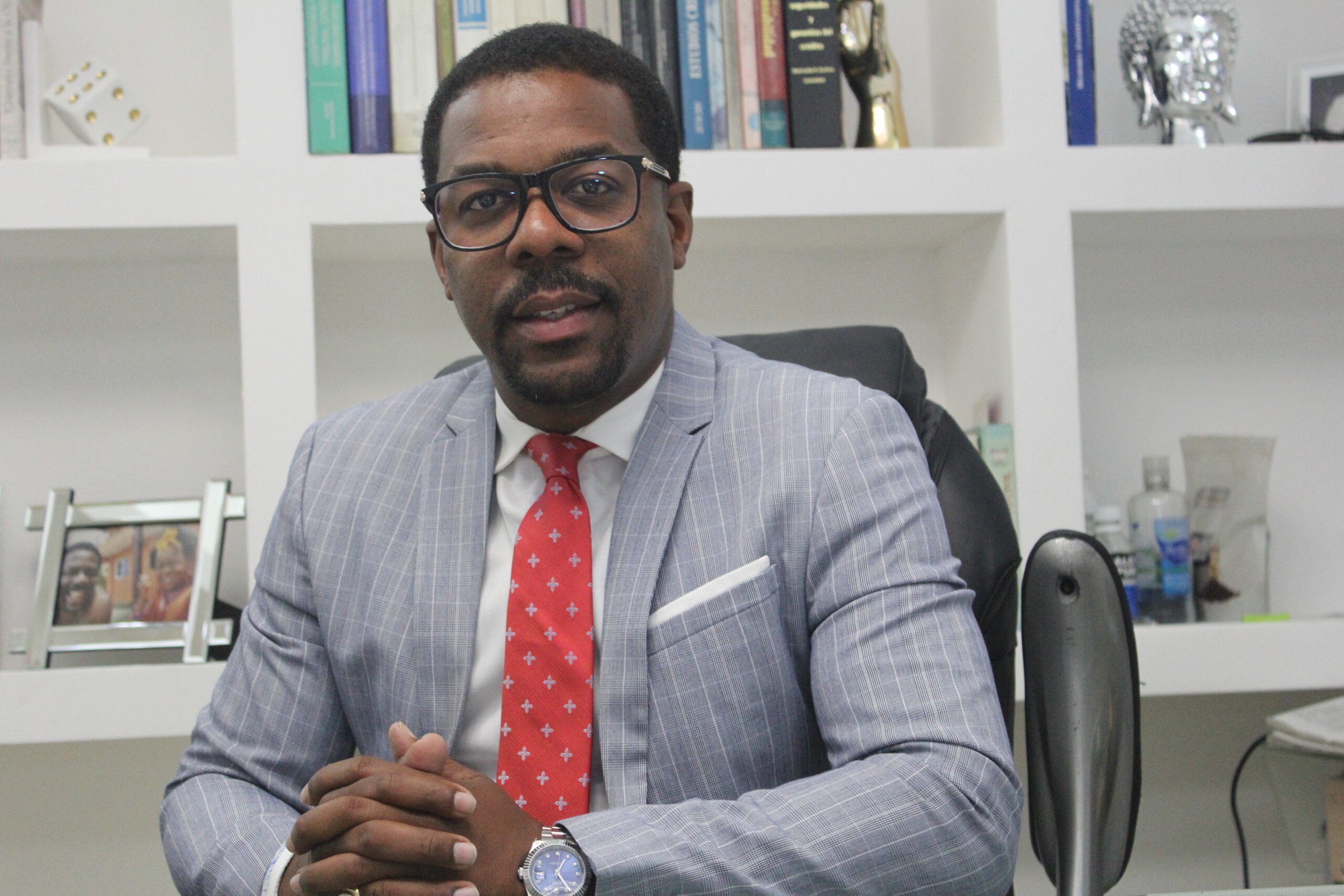 Rafael Linares inicia recolección de firmas para movimiento político