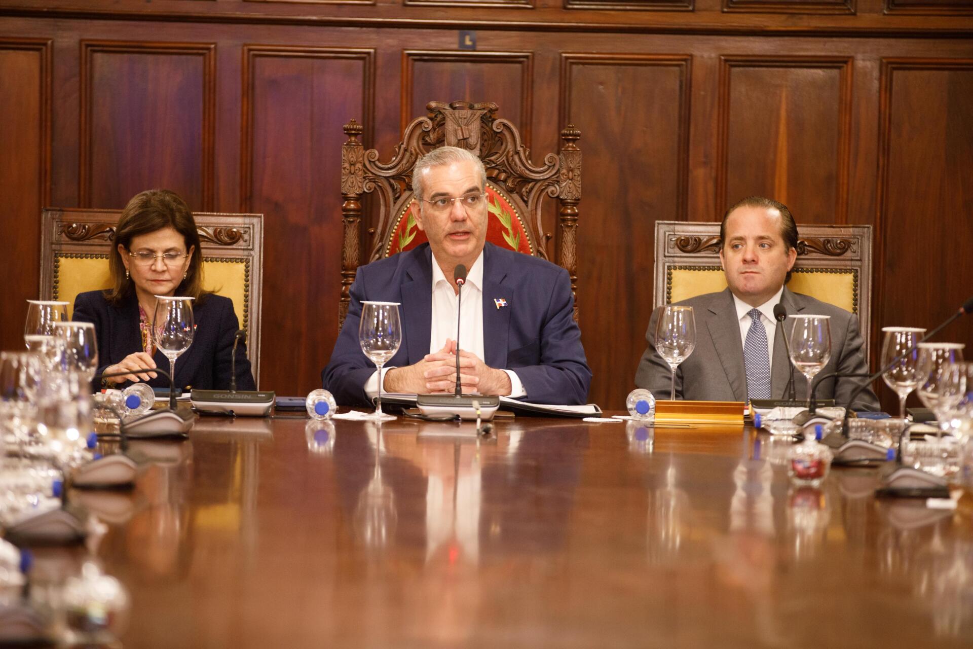 Abinader ordena detener el proyecto minero Romero en San Juan
