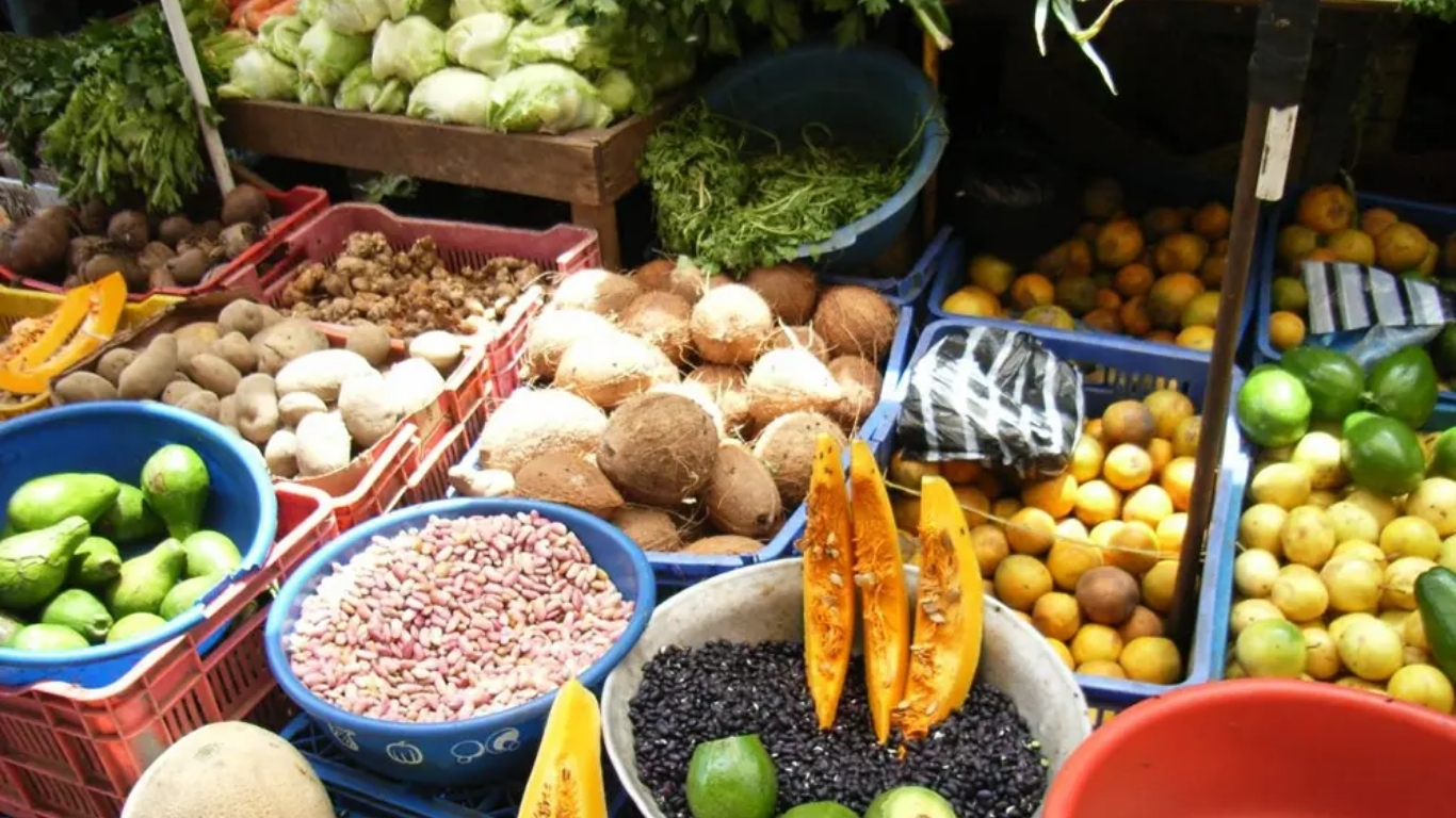 Comerciantes confirman alzas en la canasta básica