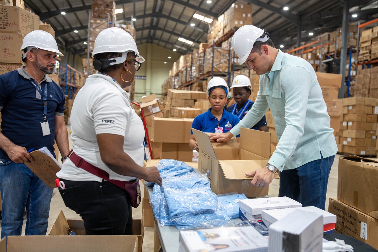 Inabie inicia entrega de útiles a 1.8 millones de estudiantes