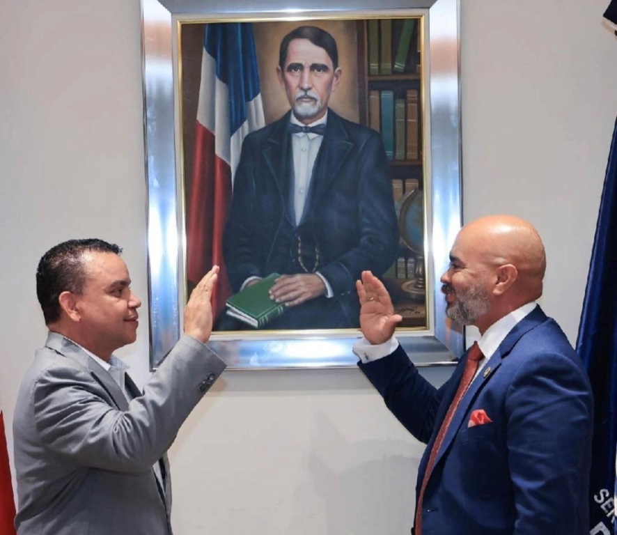 Andy De León asume dirección del Hospital Darío Contreras