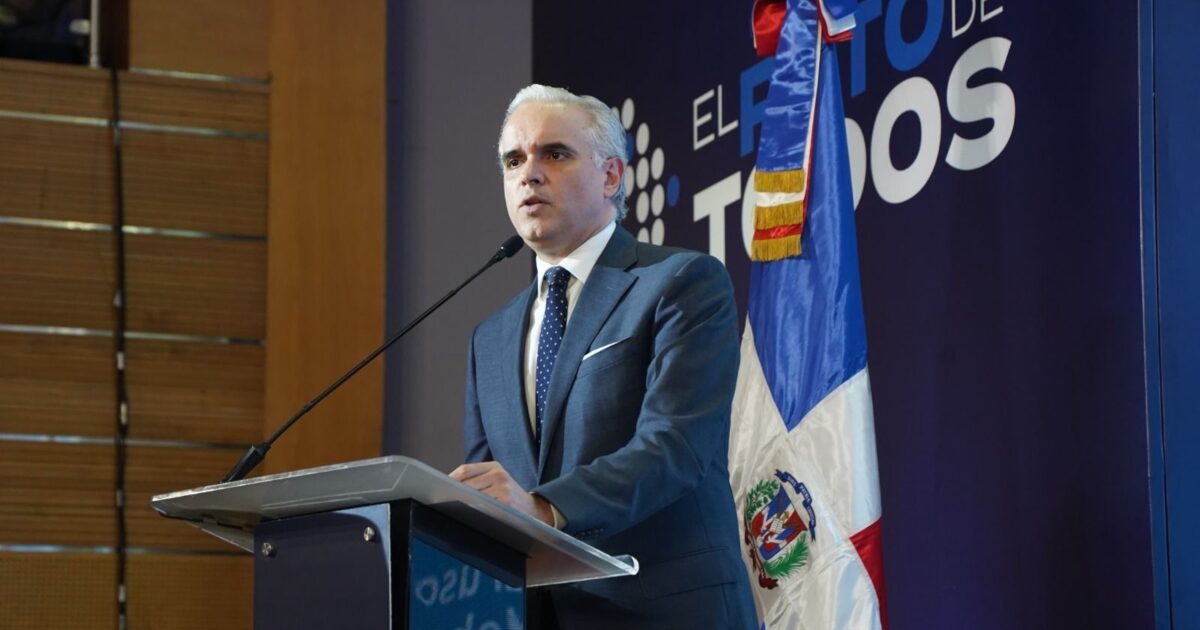 De Camps emite política sobre uso de celulares en escuelas