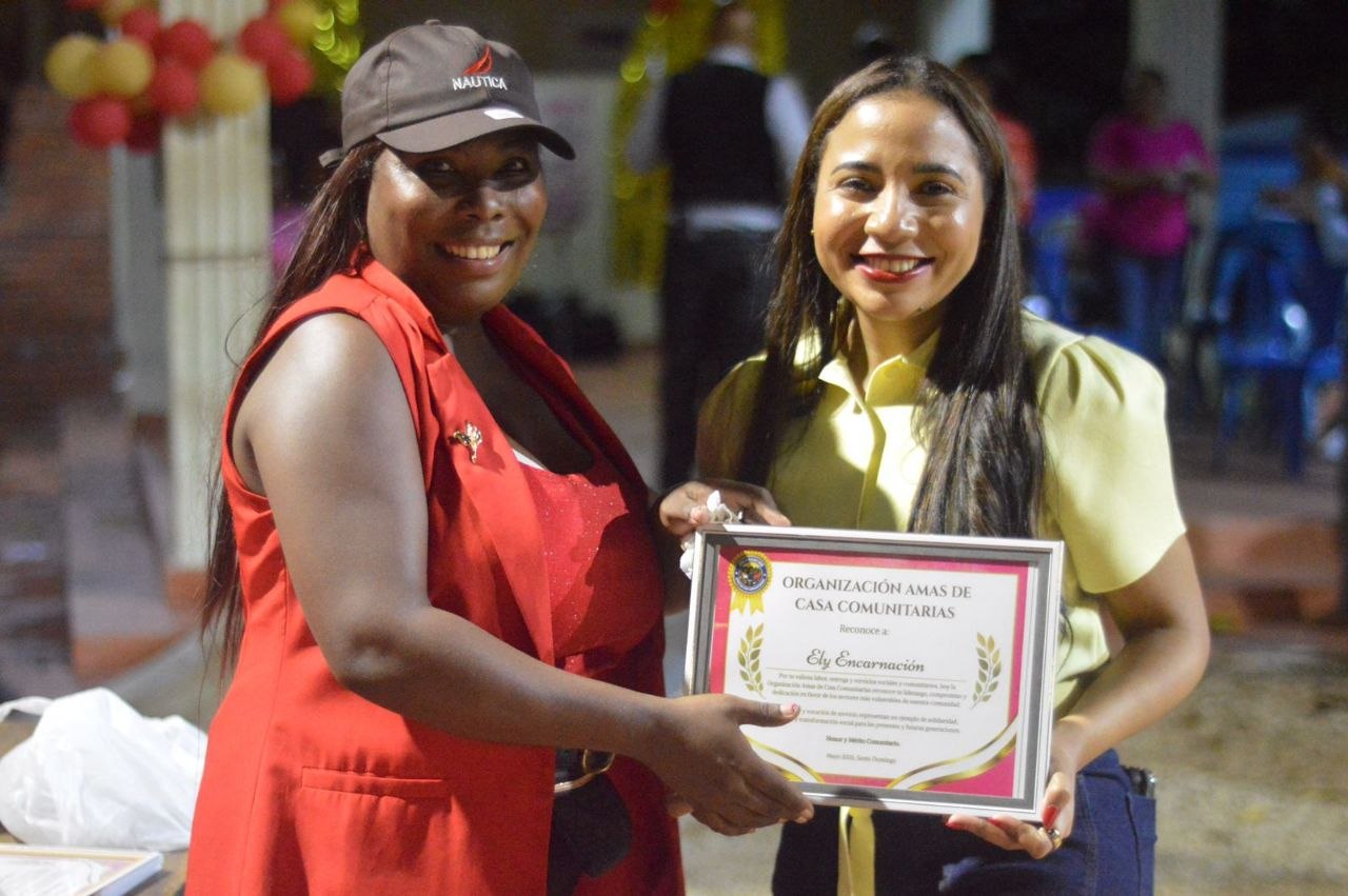 Organización Amas de Casas Comunitarias celebra con éxito actividad en honor al Día de las Madres
