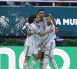 España vence