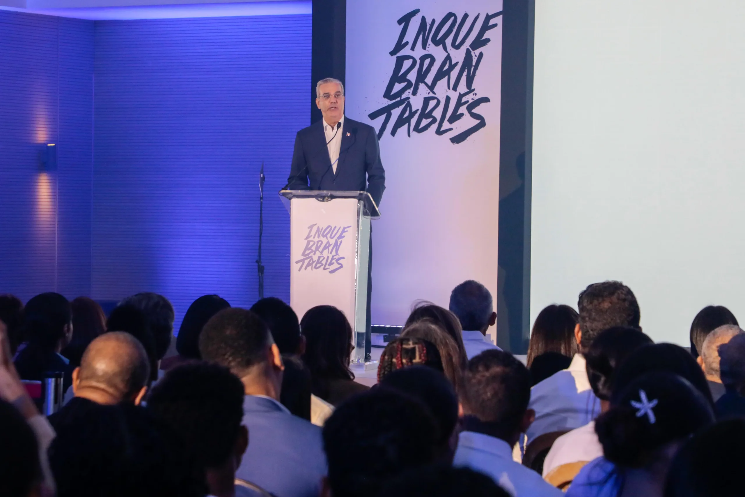 Abinader lanza campaña ‘Inquebrantables’ para la juventud