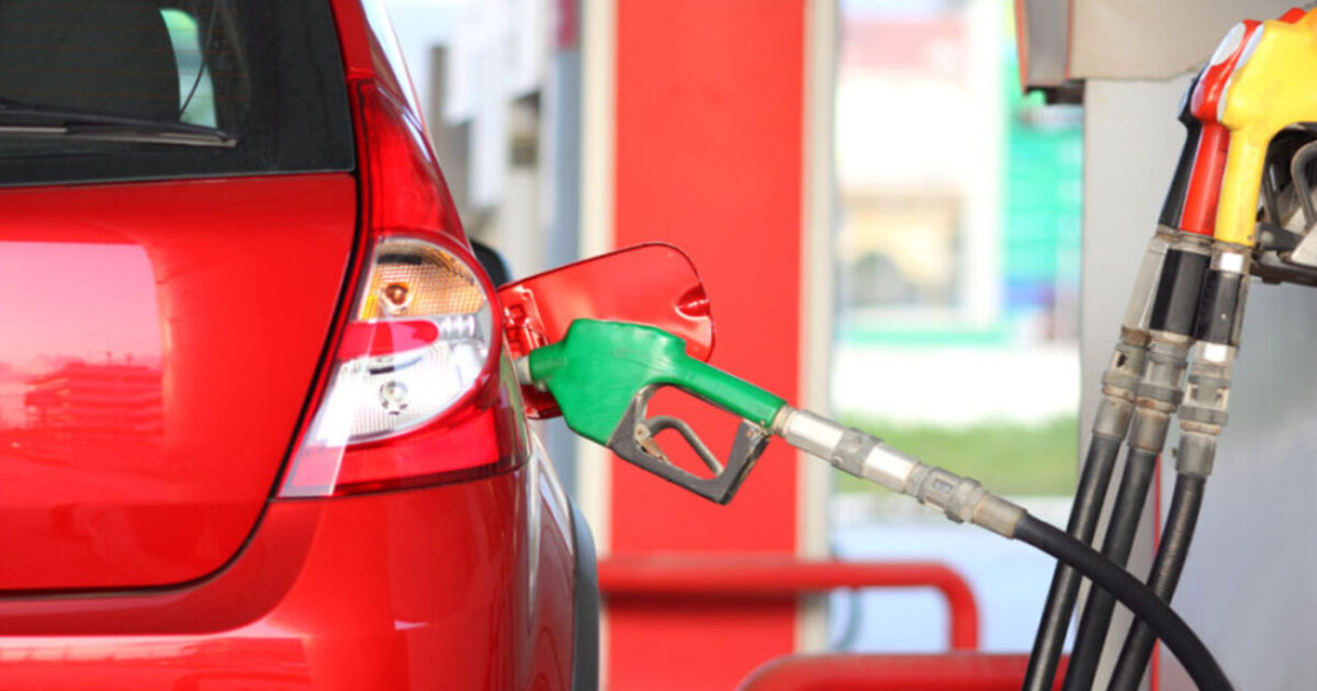 Gobierno congela precios de combustibles esenciales
