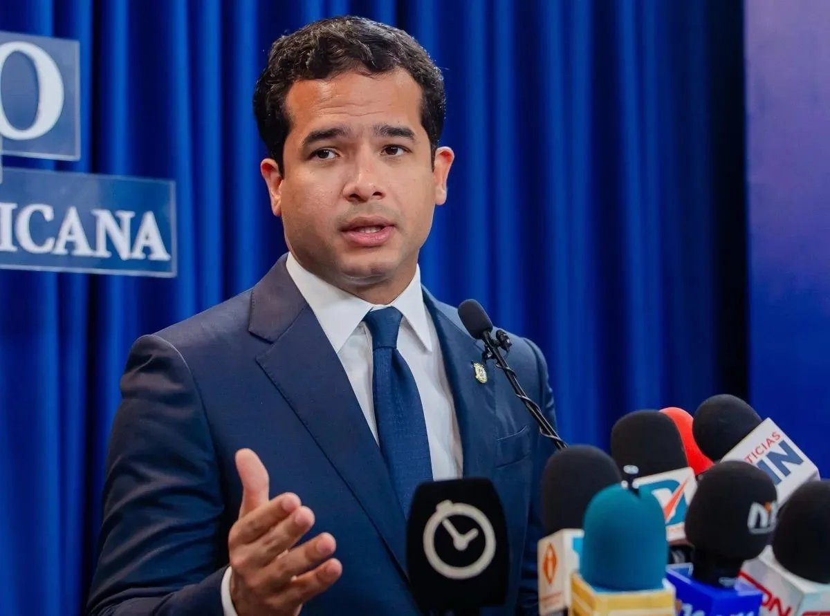 Omar Fernández respalda eliminar anticipos a microempresas