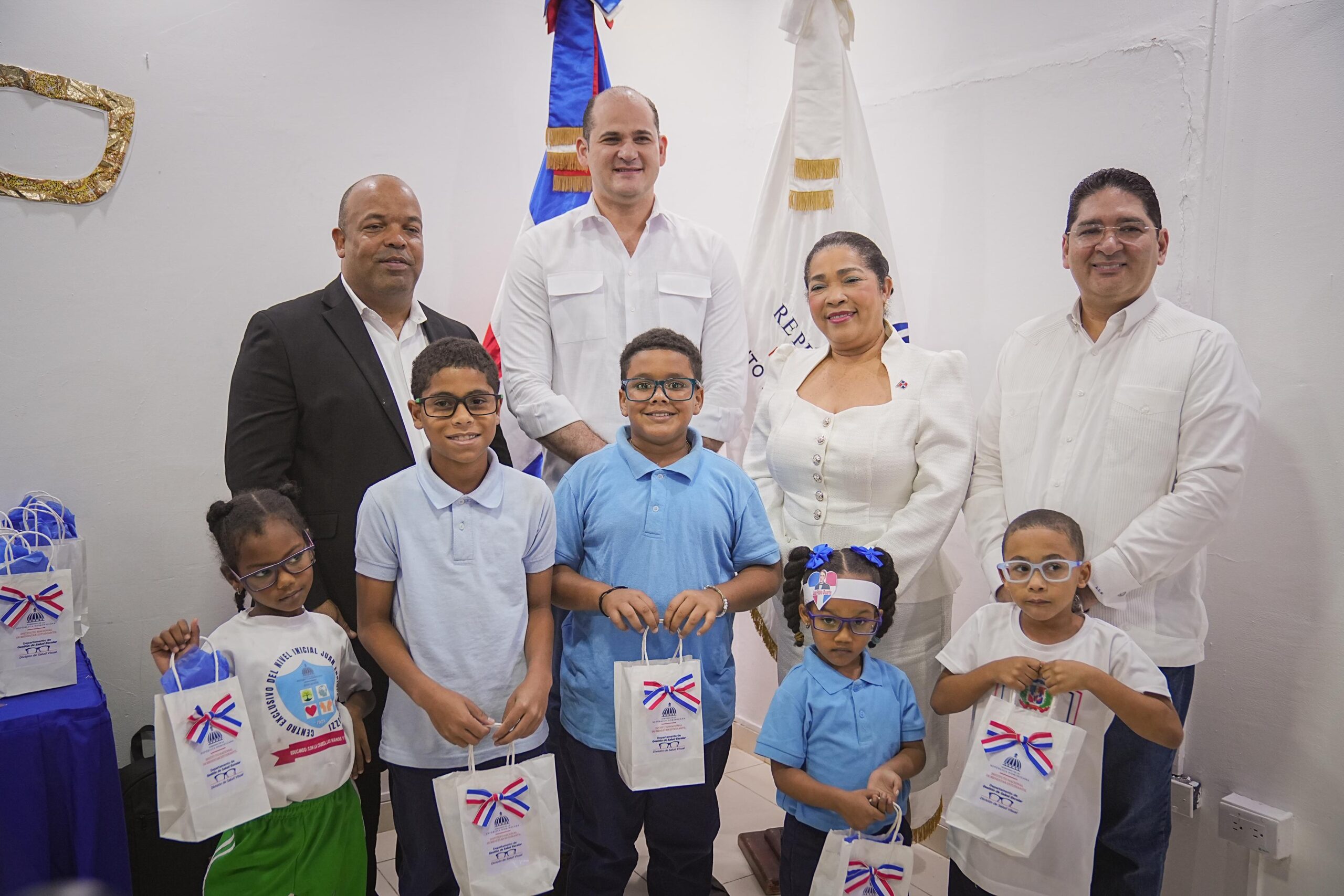 INABIE entrega lentes gratuitos a 4,704 estudiantes