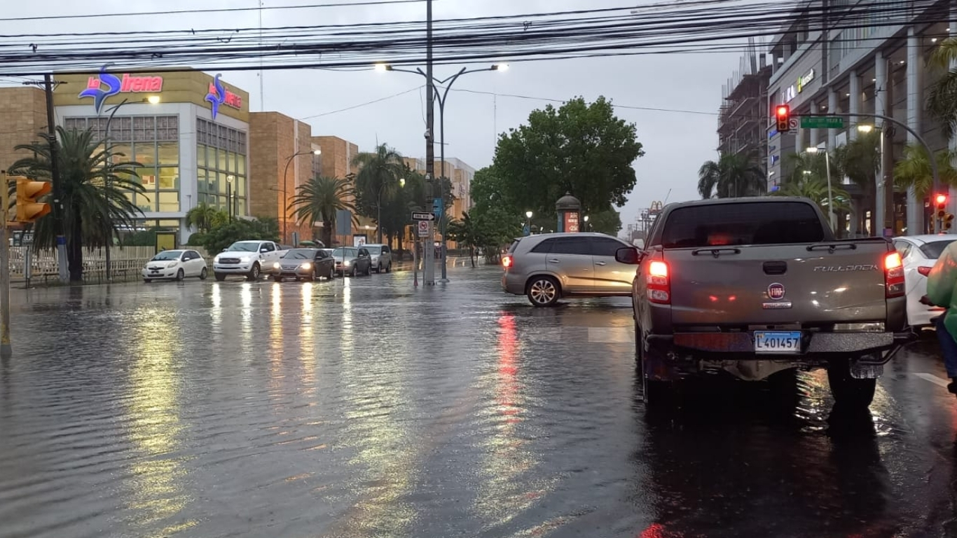 Vaguada provoca lluvias e inundaciones en RD