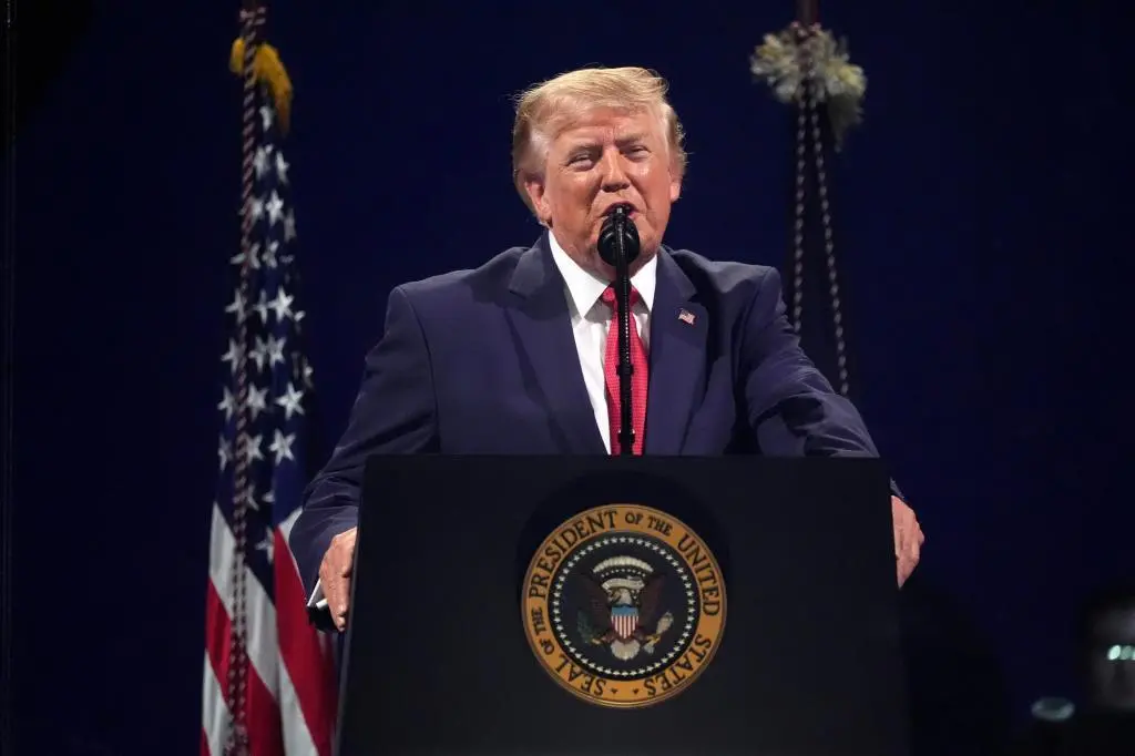 Trump propone endurecer visados de periodistas y estudiantes