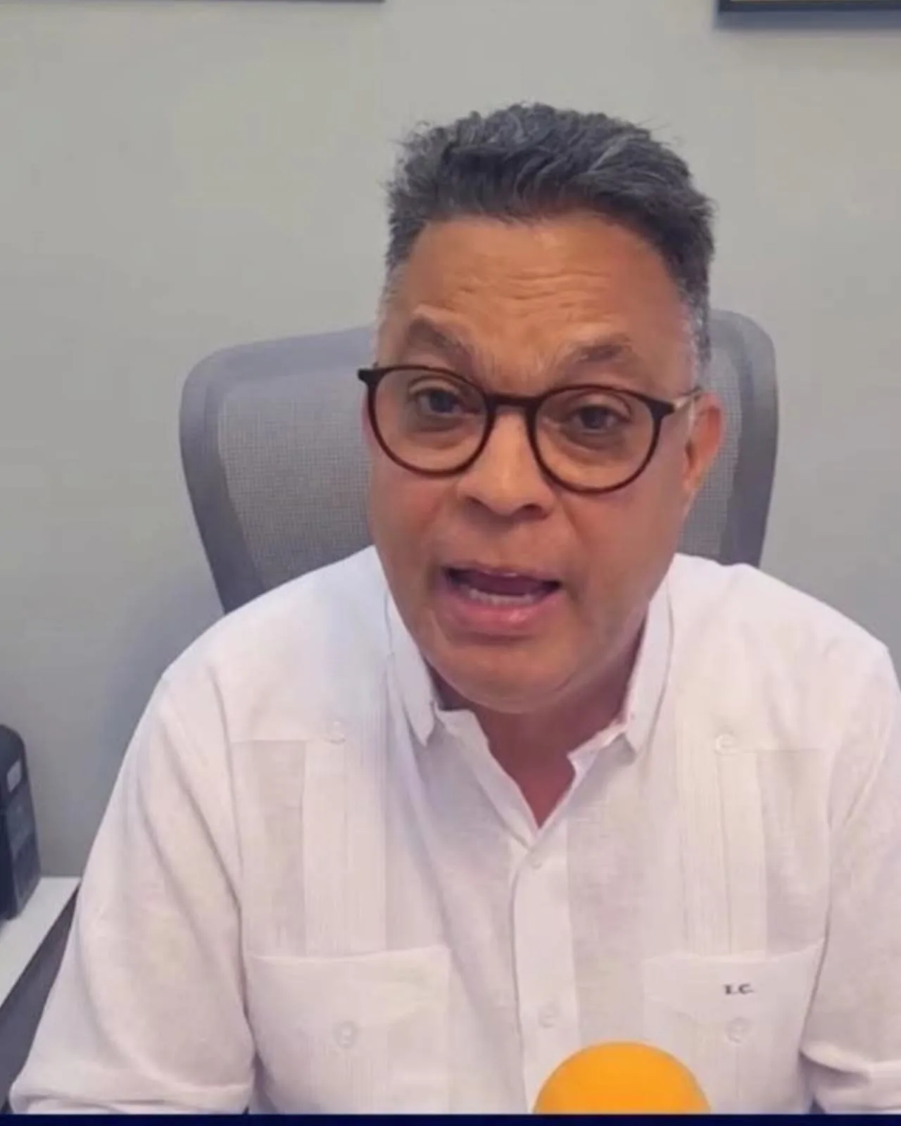 Iván Cárdenas denuncia presiones políticas en Educación y Salud La Vega