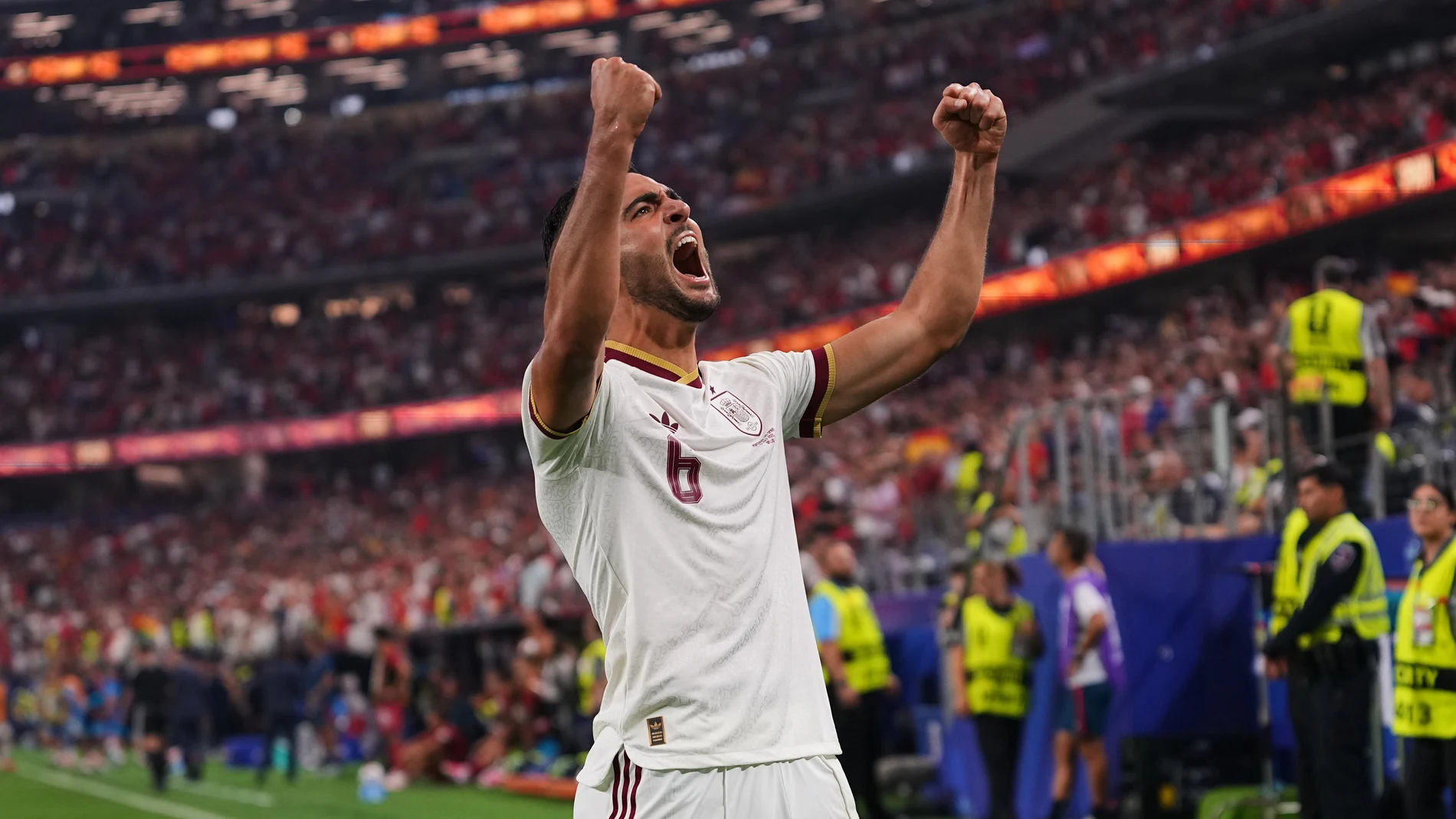 Mikel Merino clasifica a España a cuartos y despide a Cristiano