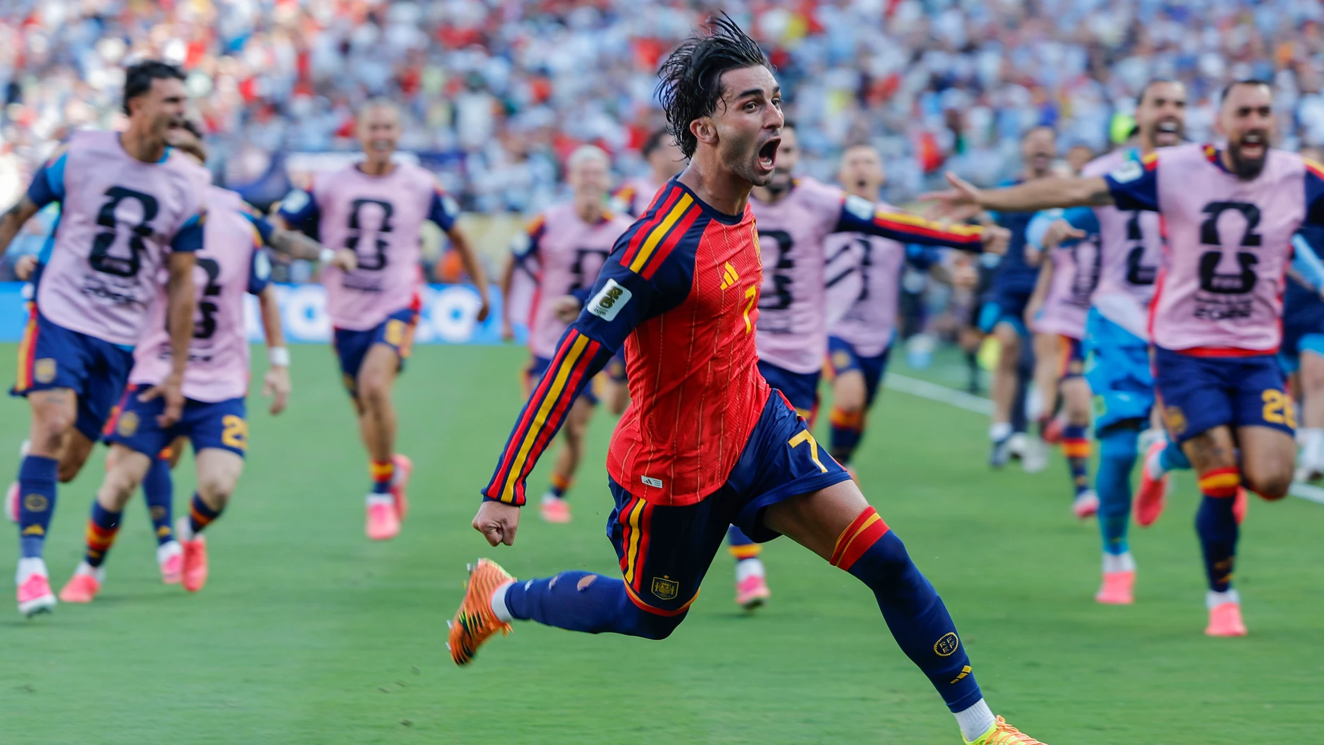 Ferran baja la segunda estrella; España campeona del mundo
