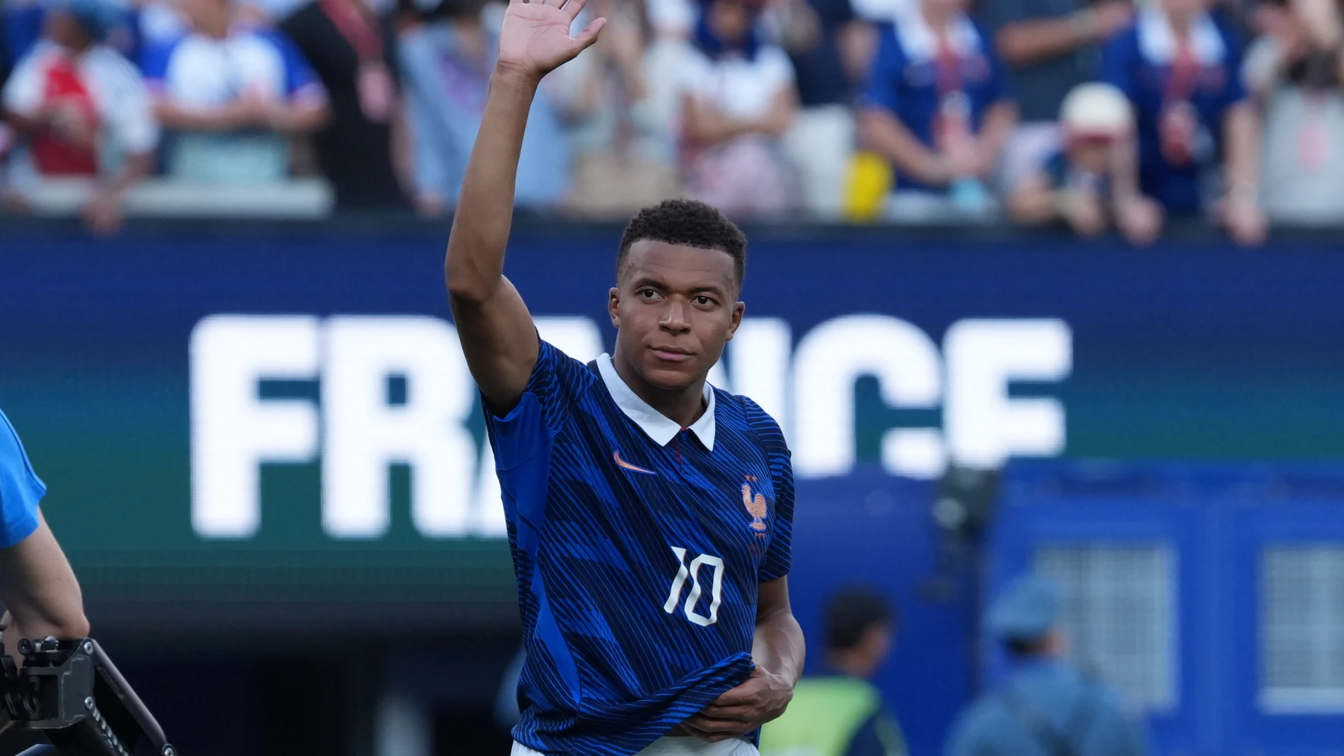 Francia humilla a Suecia 3-0 y avanza a octavos