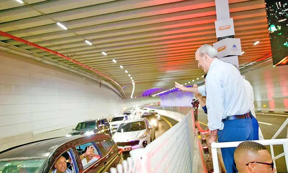 Abinader inaugura túnel de la Plaza de Bandera