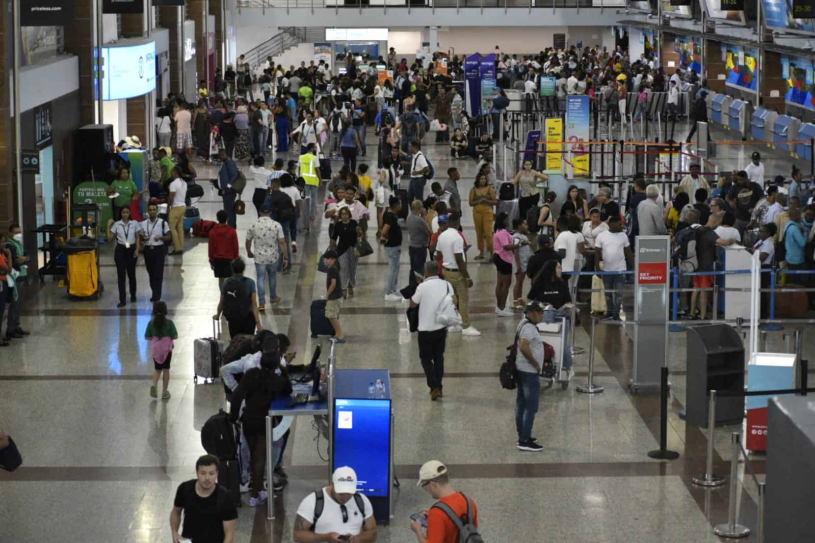 Ajustan tasas aeroportuarias en contrato de Aerodom