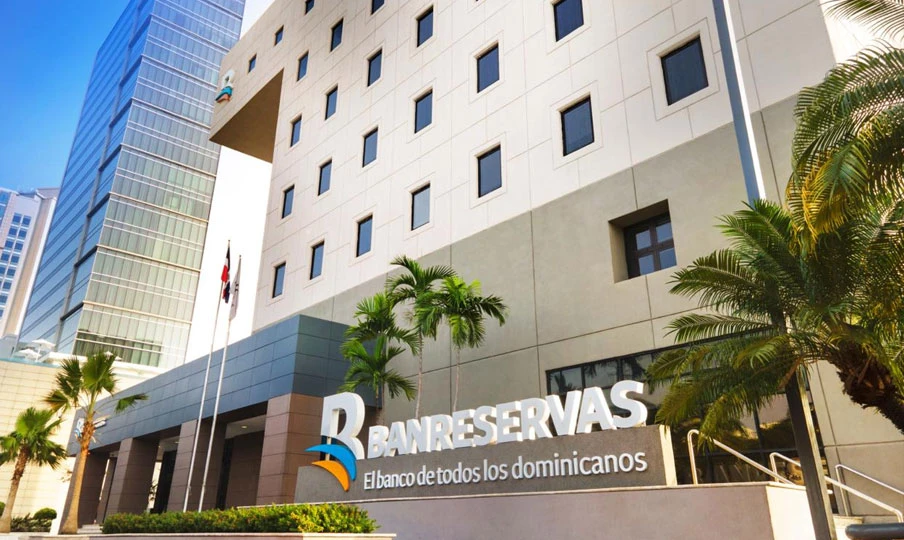Banreservas reconocido por Revista Summa como empresa líder