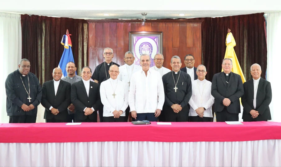 Abinader visita la Conferencia del Episcopado Dominicano