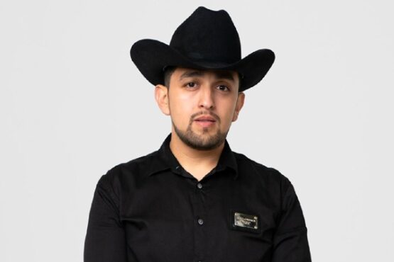 cantante Adán R.