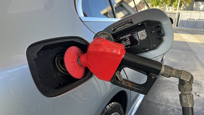 Gobierno reduce precios del GLP y combustibles regulares