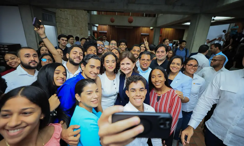 Vicepresidenta Peña llama a jóvenes a formarse en RD
