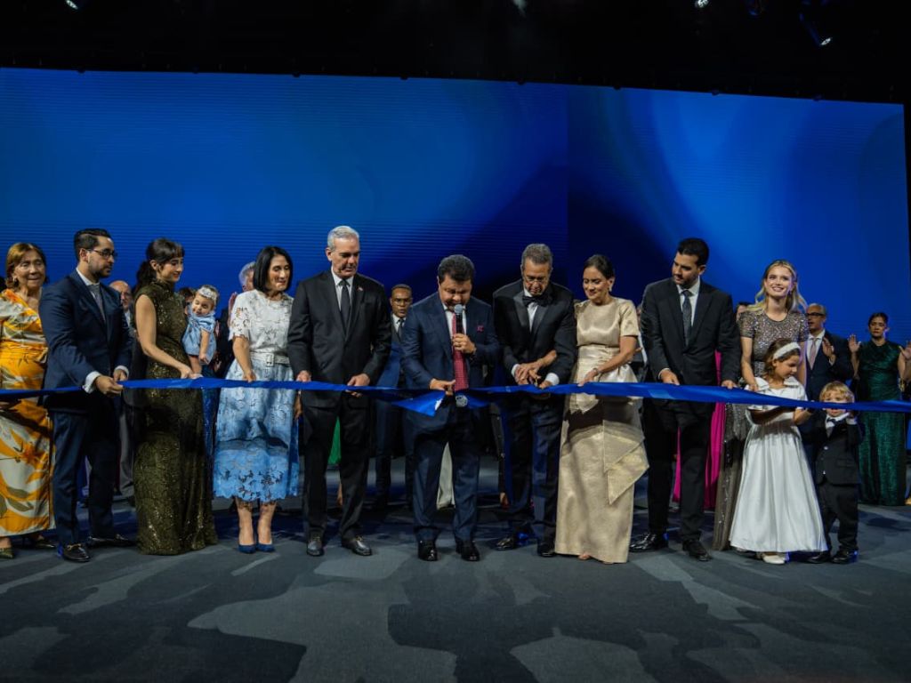 Abinader en inauguración de iglesia para siete mil personas