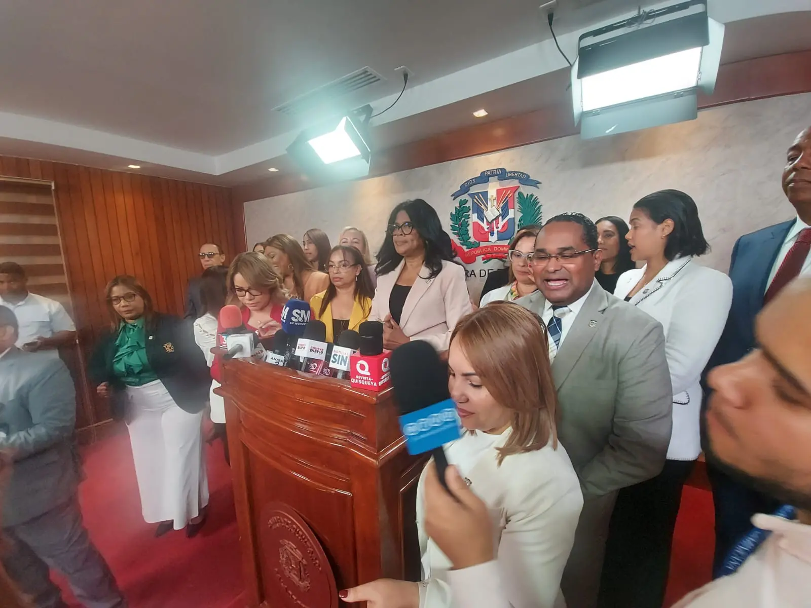 Diputados llaman al TC a respetar la Constitución en aborto